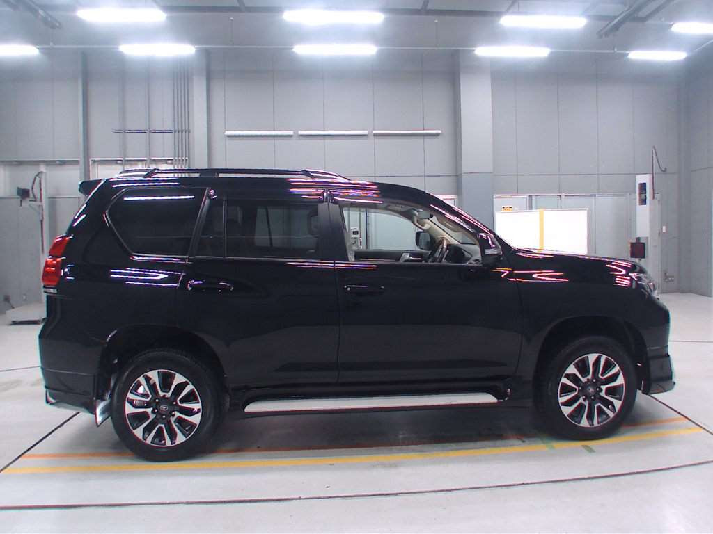 2021 Toyota Land Cruiser Prado TRJ150W[2]