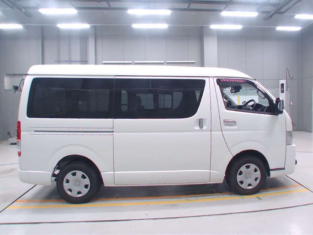 2020 Toyota Hiace Van GDH211K[2]