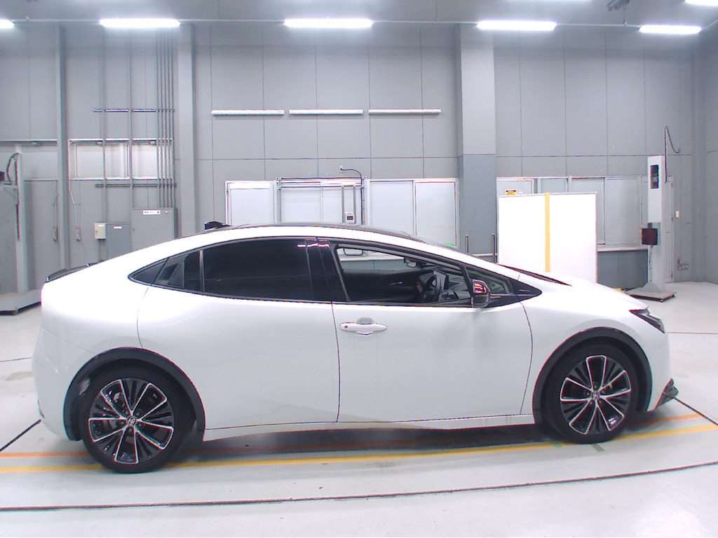 2023 Toyota Prius MXWH60[2]