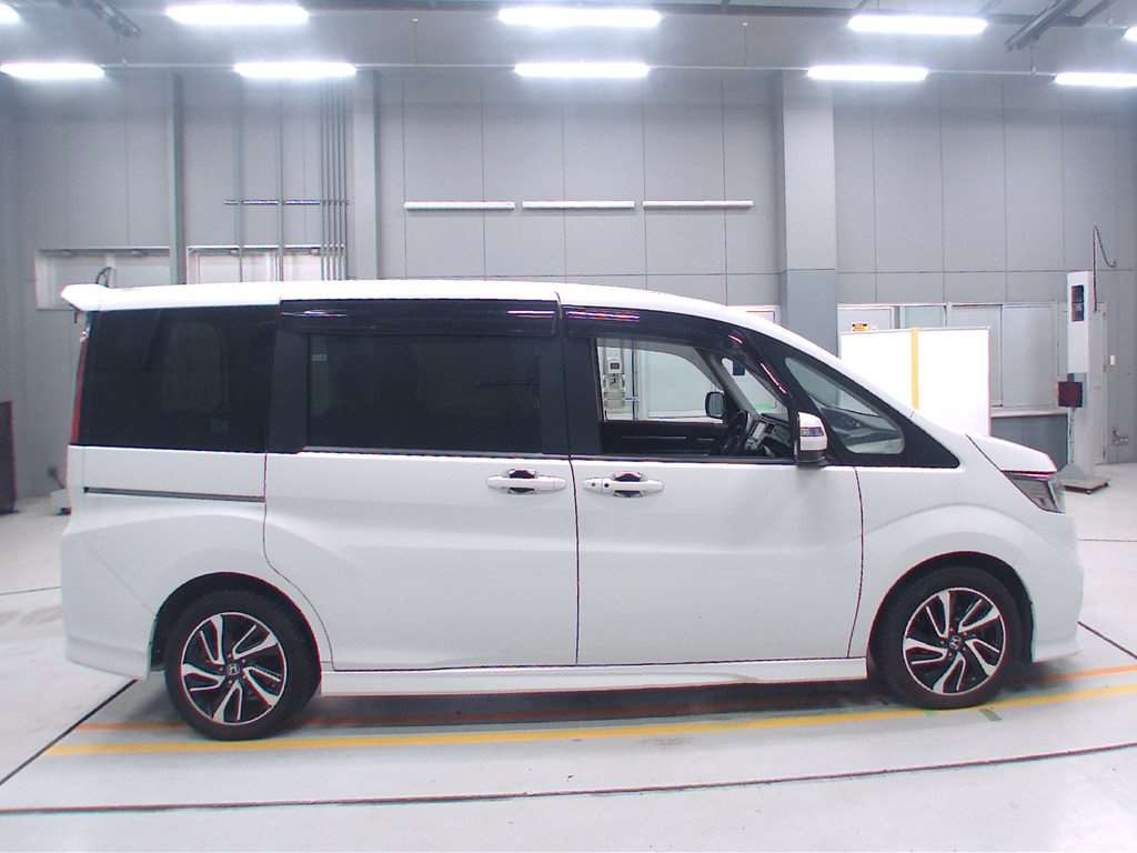 2018 Honda Step WGN Spada RP3[2]