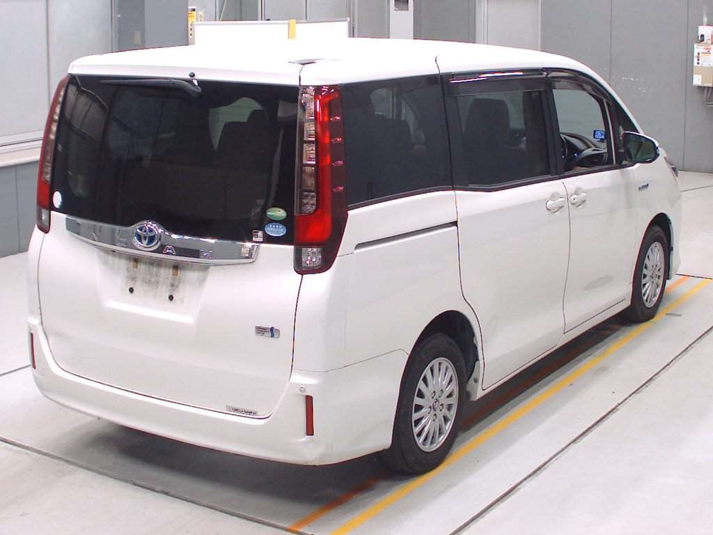 2014 Toyota Noah ZWR80G[1]