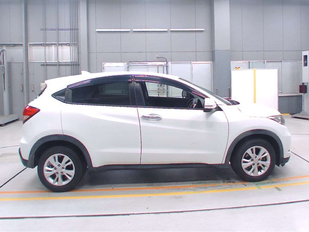 2016 Honda VEZEL RU1[2]