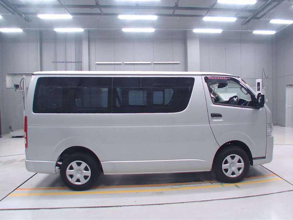 2021 Toyota Hiace Van TRH200V[2]