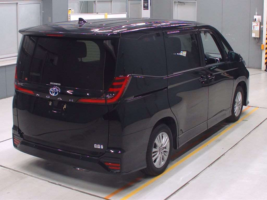 2022 Toyota Noah ZWR90W[1]