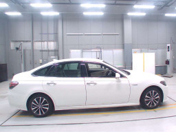 2019 Toyota Crown Hybrid