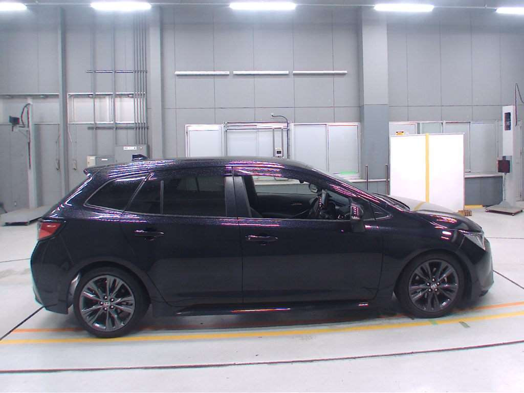 2020 Toyota Corolla Touring Wagon ZRE212W[2]