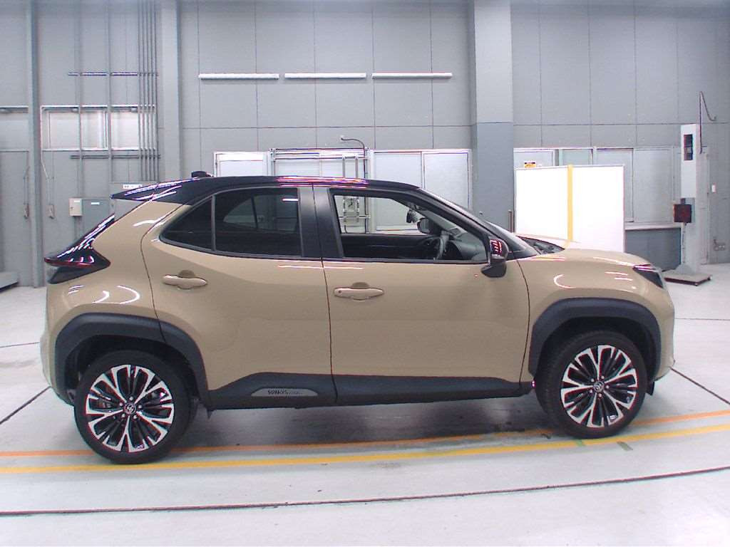 2022 Toyota YARIS CROSS MXPJ10[2]