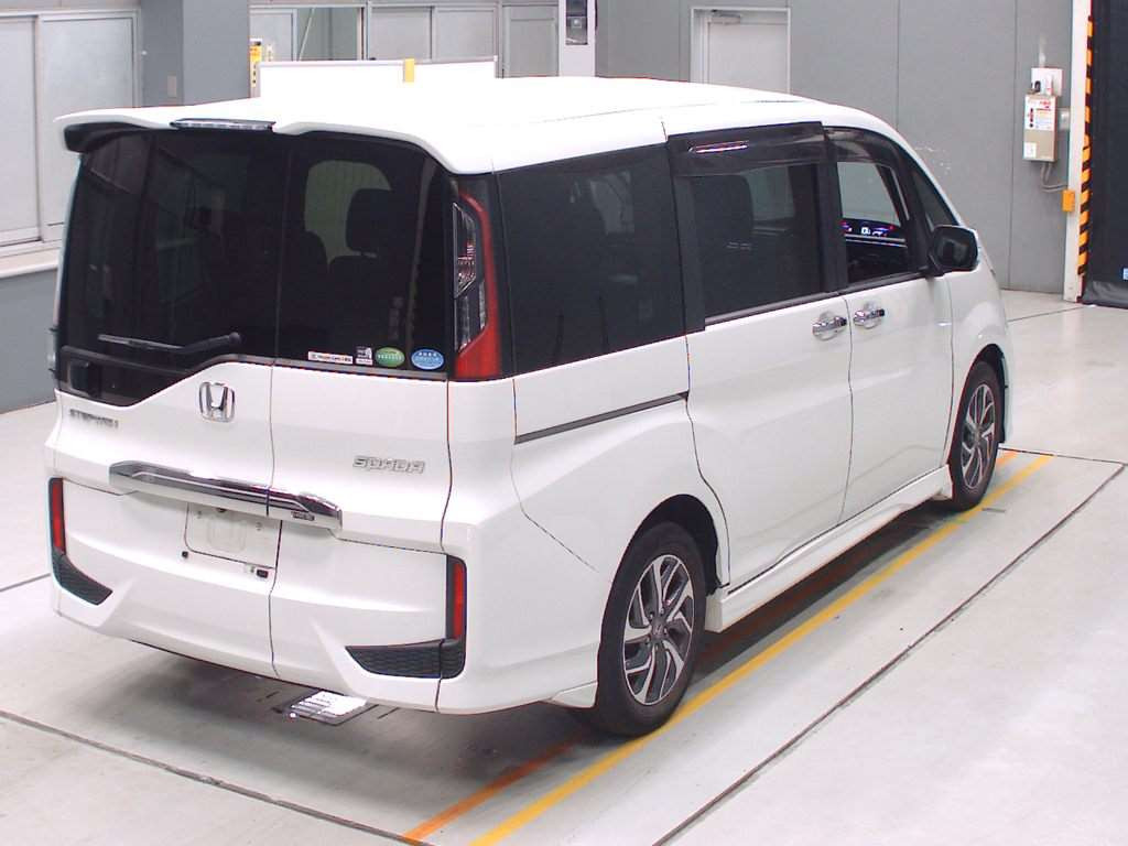 2017 Honda Step WGN Spada RP3[1]