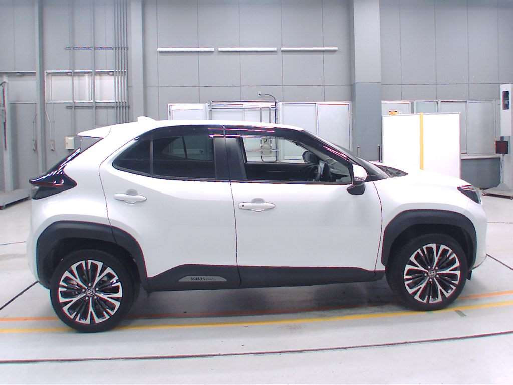 2023 Toyota YARIS CROSS MXPJ10[2]