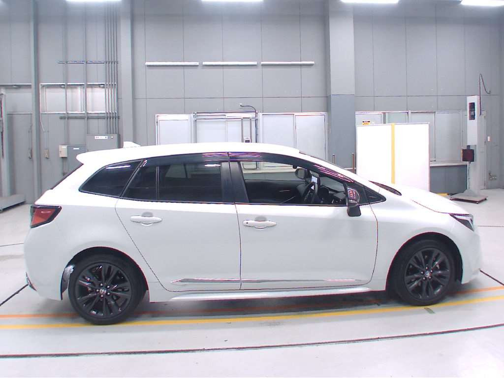 2023 Toyota Corolla Touring Wagon ZWE219W[2]