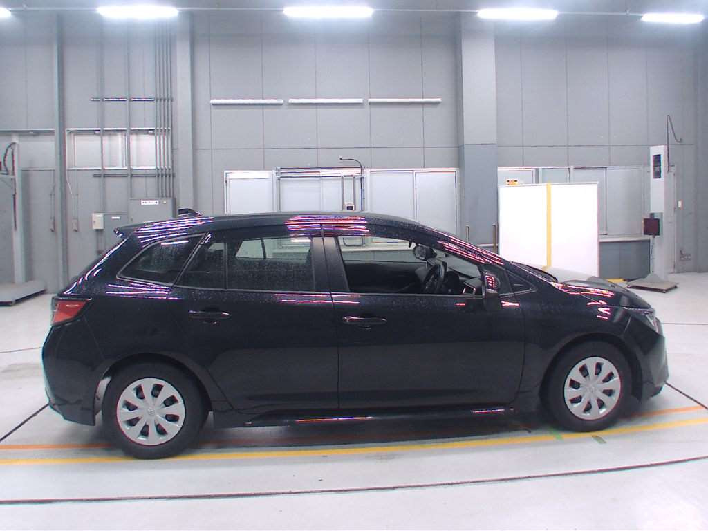 2021 Toyota Corolla Touring Wagon ZWE214W[2]