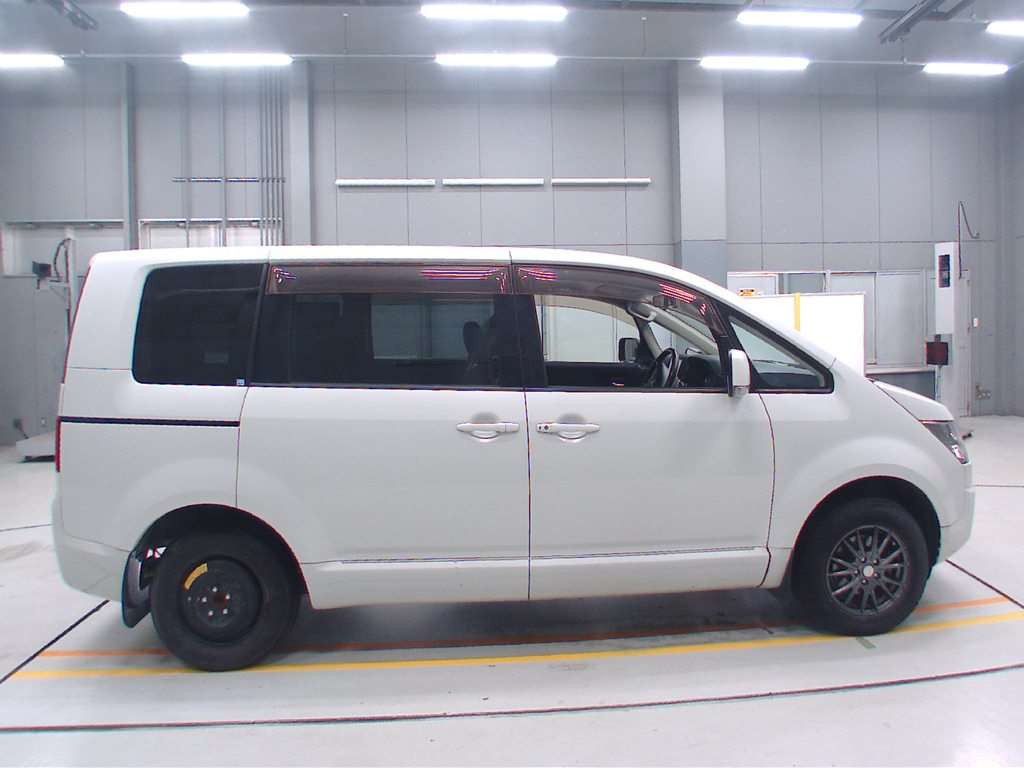 2014 Mitsubishi Delica D5 CV2W[2]