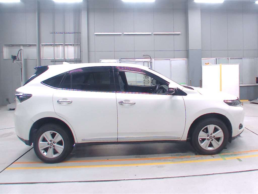 2015 Toyota Harrier ZSU60W[2]