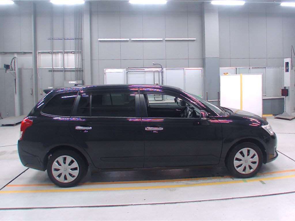 2013 Toyota Corolla Fielder NZE161G[2]