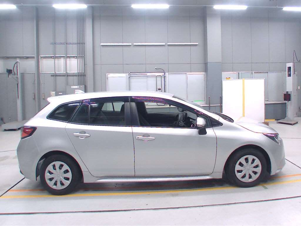 2021 Toyota Corolla Touring Wagon ZWE211W[2]