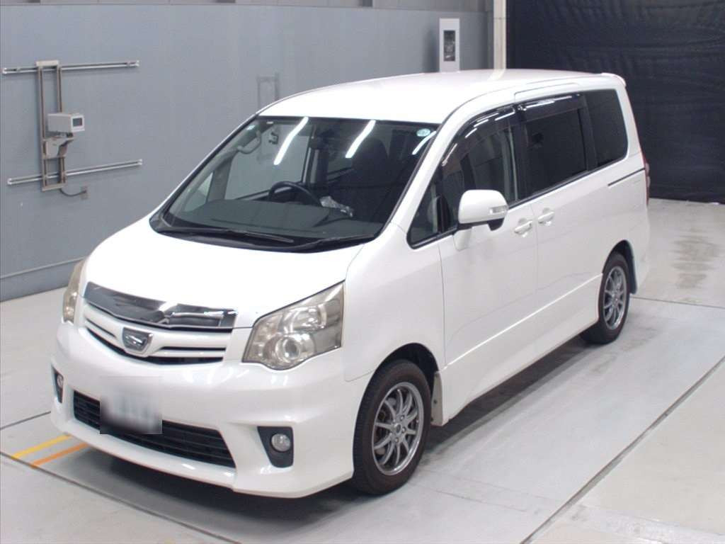 2010 Toyota Noah ZRR70W[0]