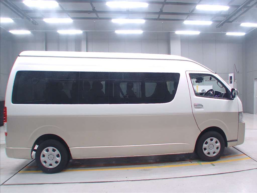 2018 Toyota Hiace Wagon TRH224W[2]