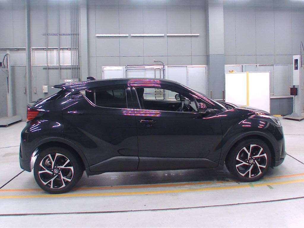 2020 Toyota C-HR NGX10[2]