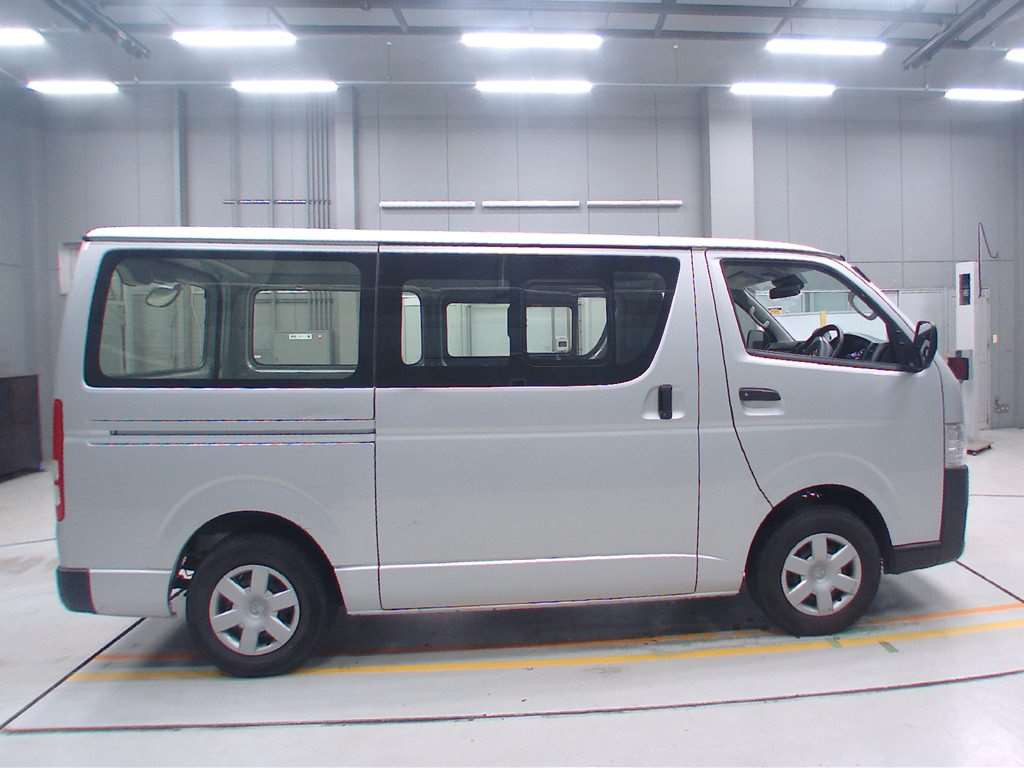 2021 Toyota Hiace Van TRH200V[2]