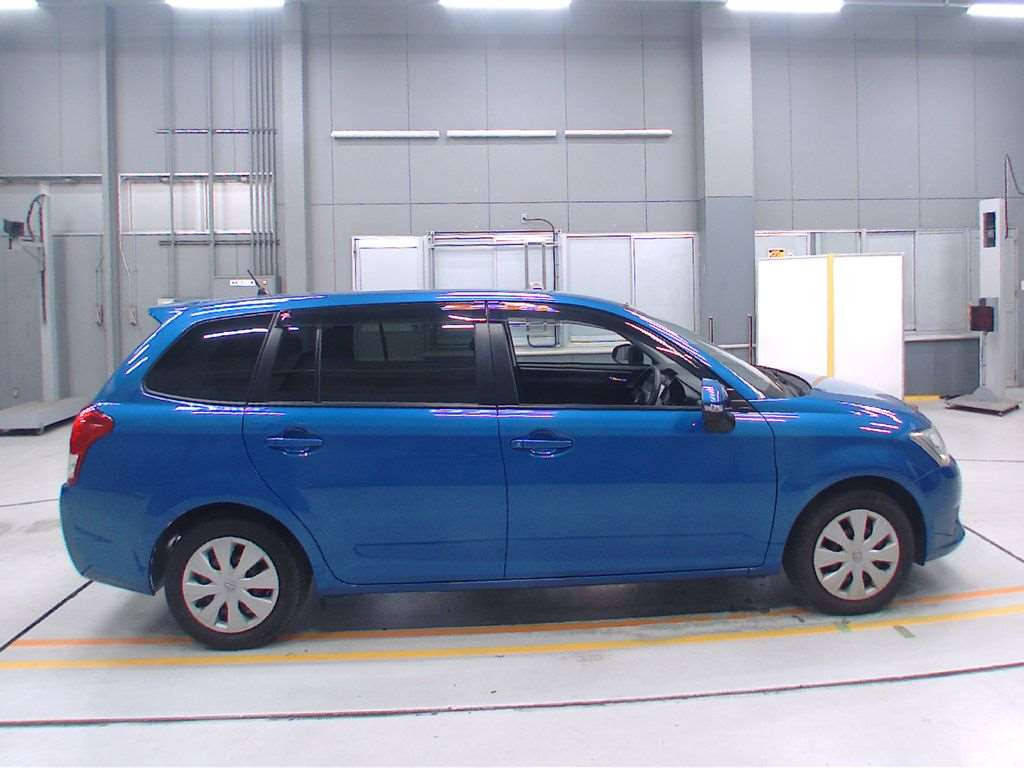 2013 Toyota Corolla Fielder NZE161G[2]