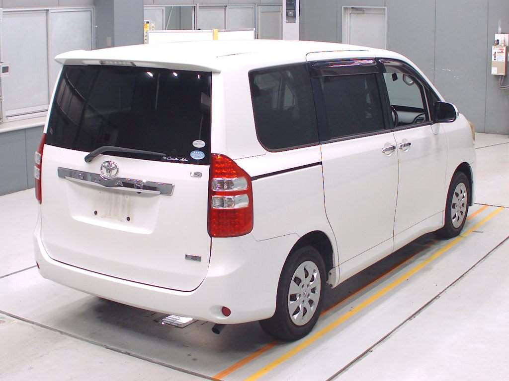 2012 Toyota Noah ZRR70G[1]