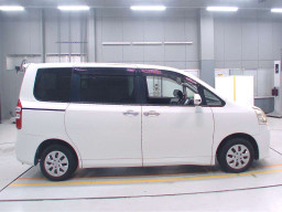 2012 Toyota Noah