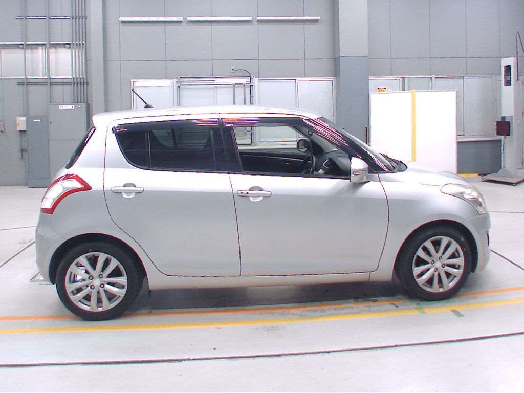 2013 Suzuki Swift ZC72S[2]