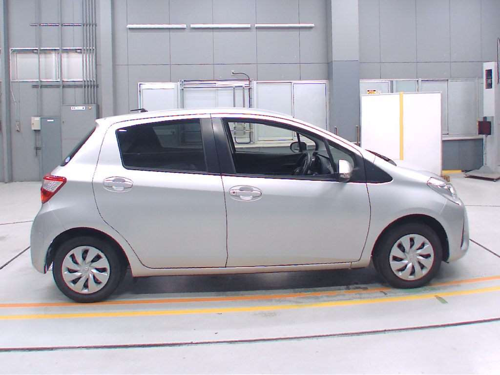 2017 Toyota Vitz KSP130[2]