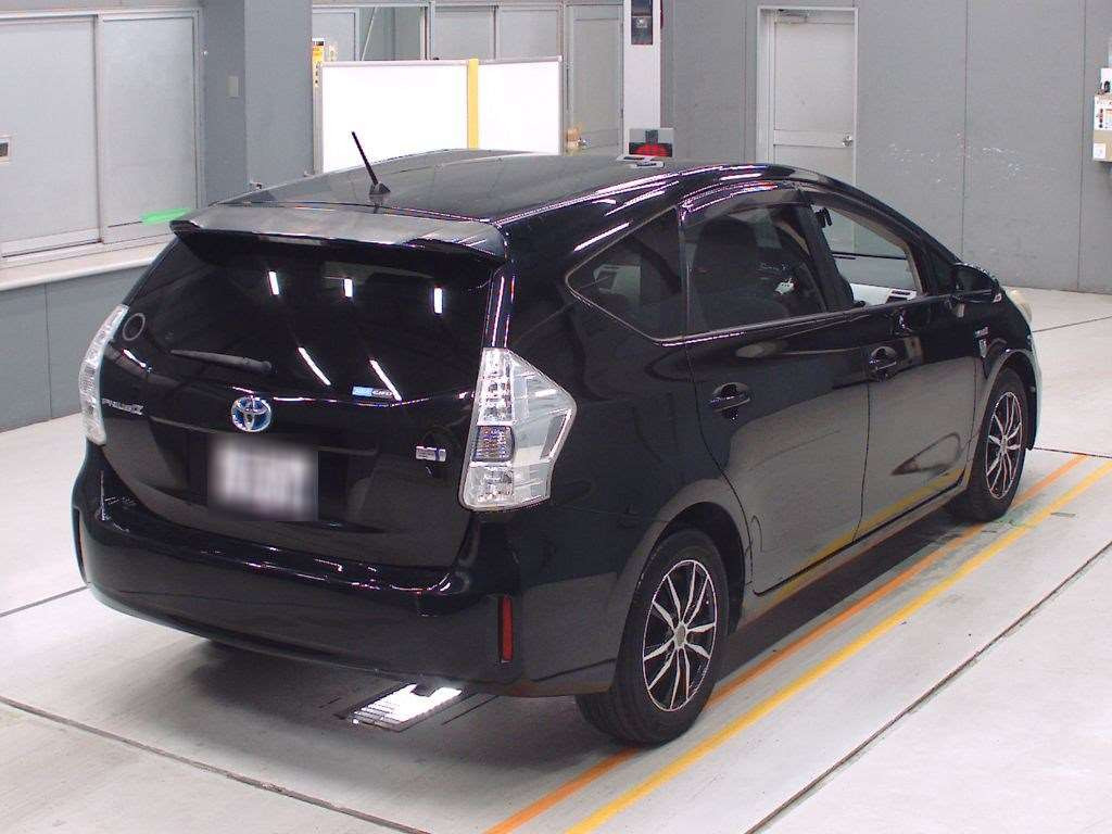 2012 Toyota Prius alpha ZVW41W[1]