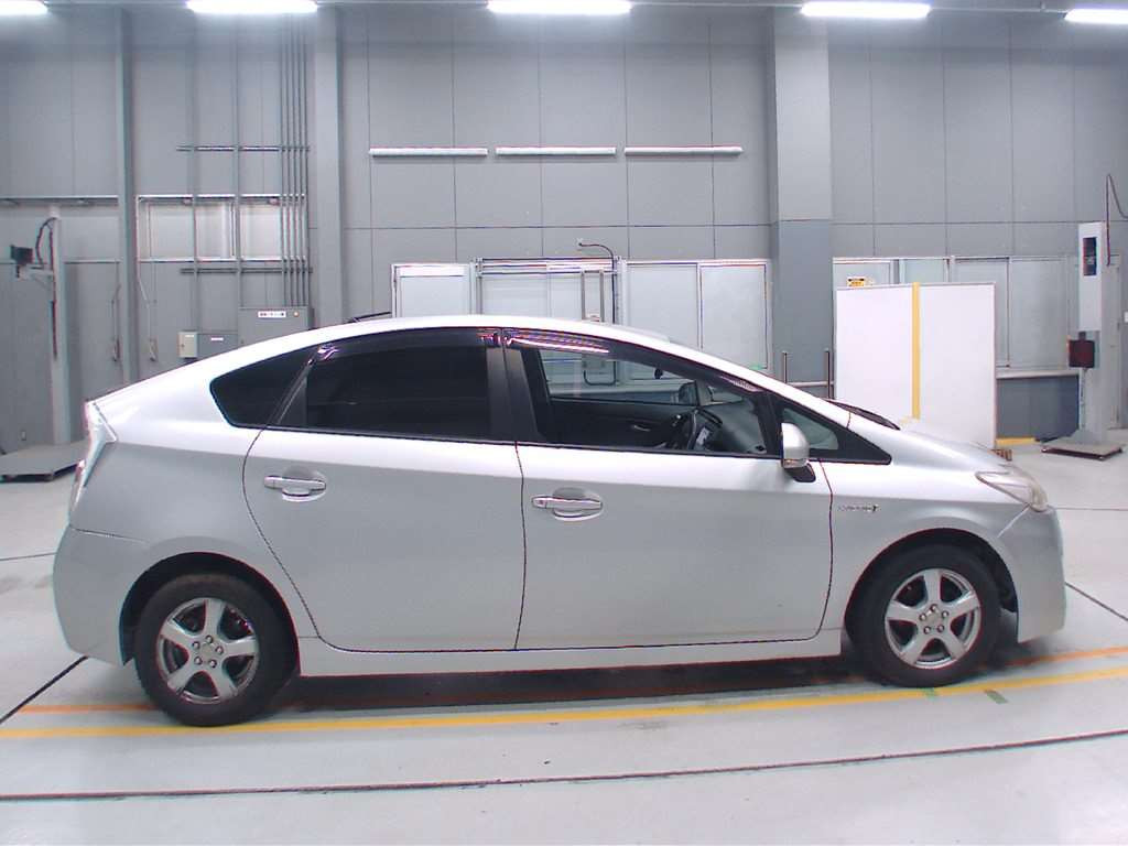 2011 Toyota Prius ZVW30[2]