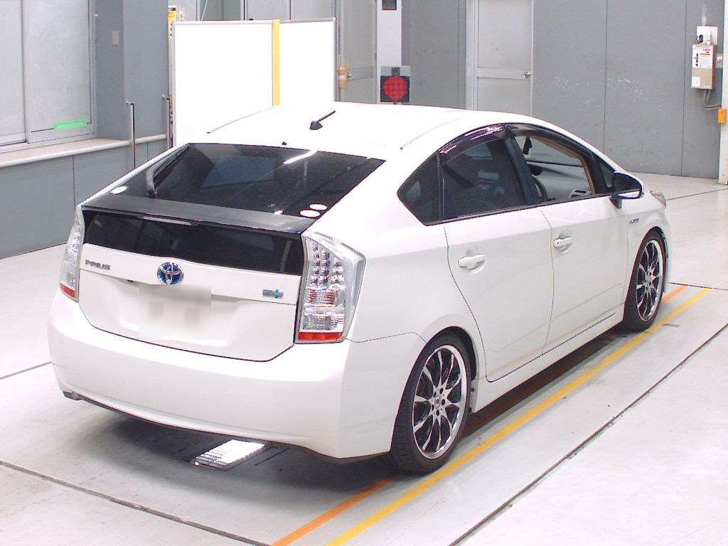 2010 Toyota Prius ZVW30[1]