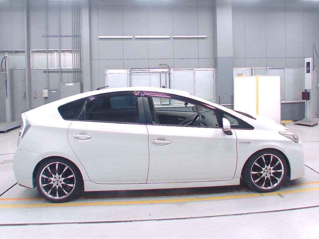 2010 Toyota Prius ZVW30[2]