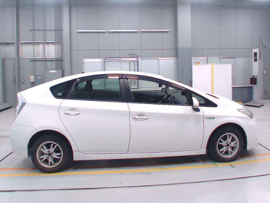 2011 Toyota Prius ZVW30[2]