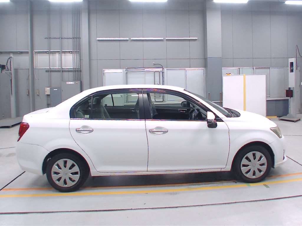 2013 Toyota Corolla Axio NZE161[2]