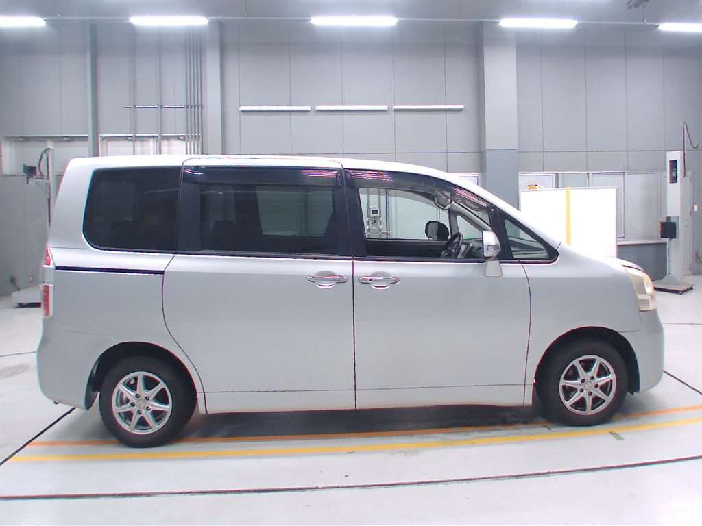 2009 Toyota Noah ZRR70G[2]