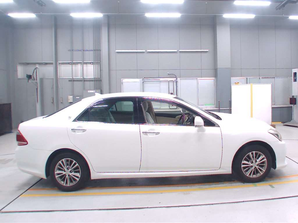 2012 Toyota Crown GRS200[2]