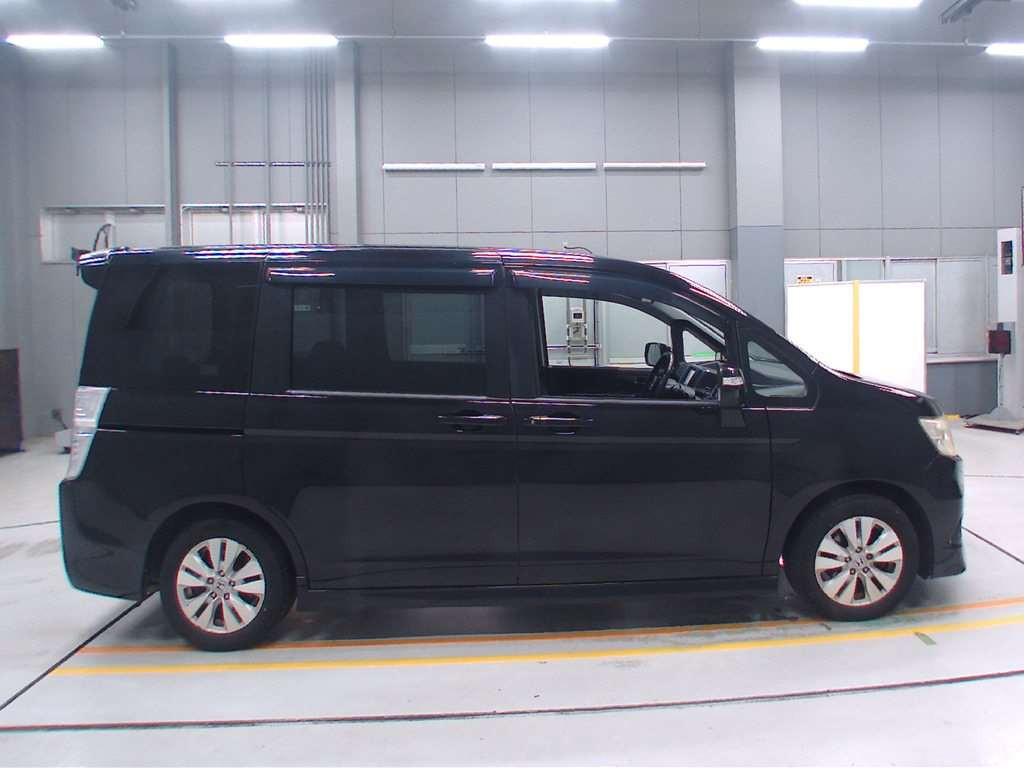 2010 Honda Step WGN Spada RK5[2]