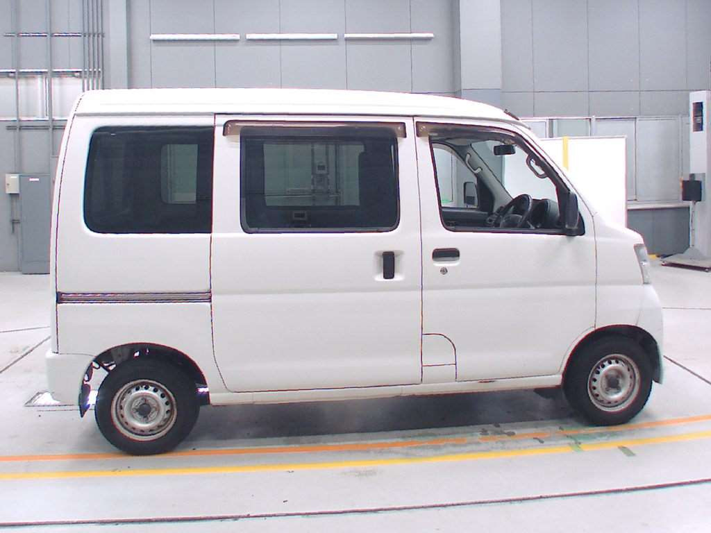 2016 Daihatsu Hijet Cargo S331V[2]