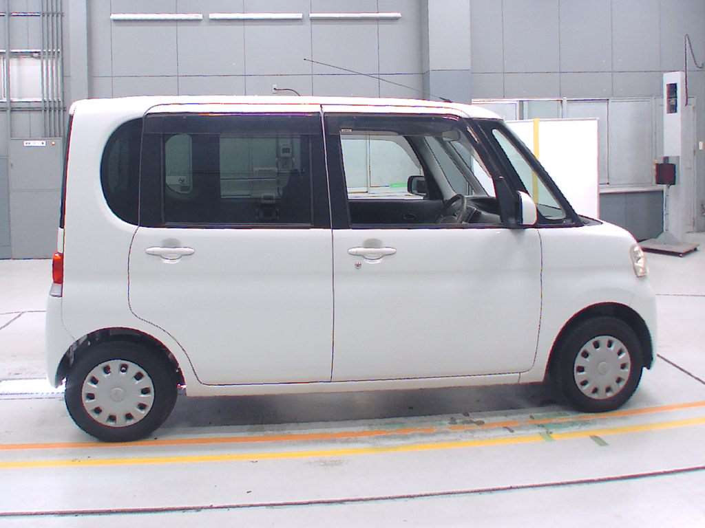 2010 Daihatsu Tanto L375S[2]