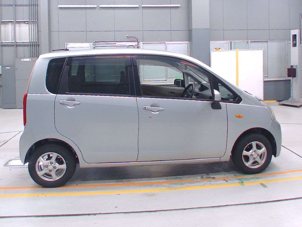 2011 Daihatsu Move LA100S[2]