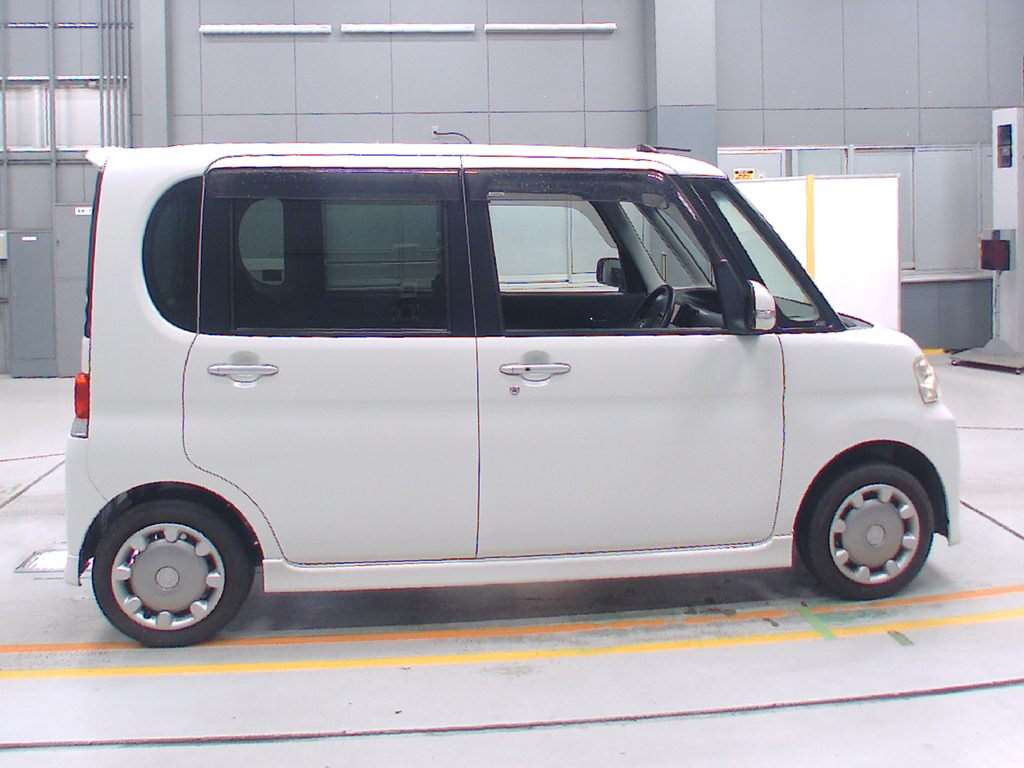 2013 Daihatsu Tanto L375S[2]