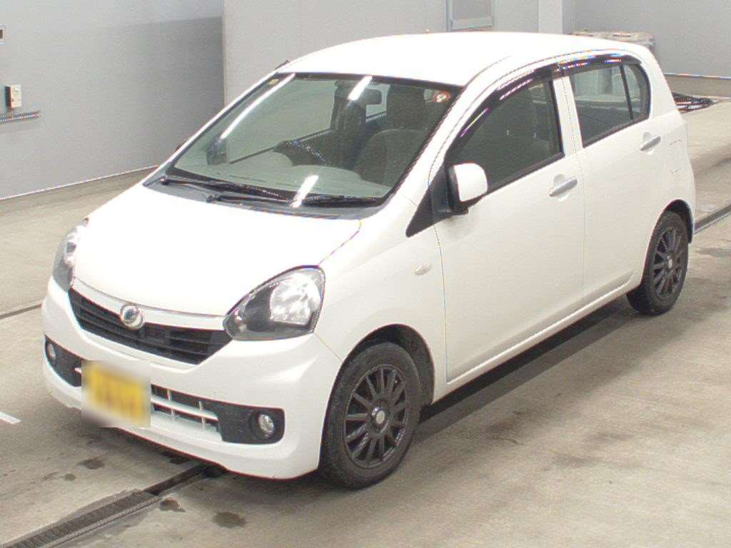 2016 Daihatsu Mira es LA300S[0]