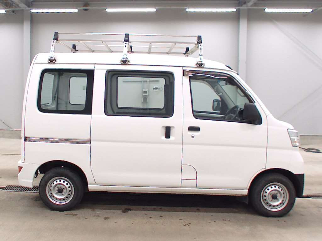 2020 Daihatsu Hijet Cargo S331V[2]