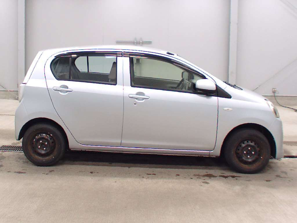 2012 Daihatsu Mira es LA300S[2]