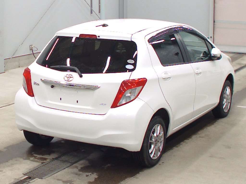 2011 Toyota Vitz NSP135[1]