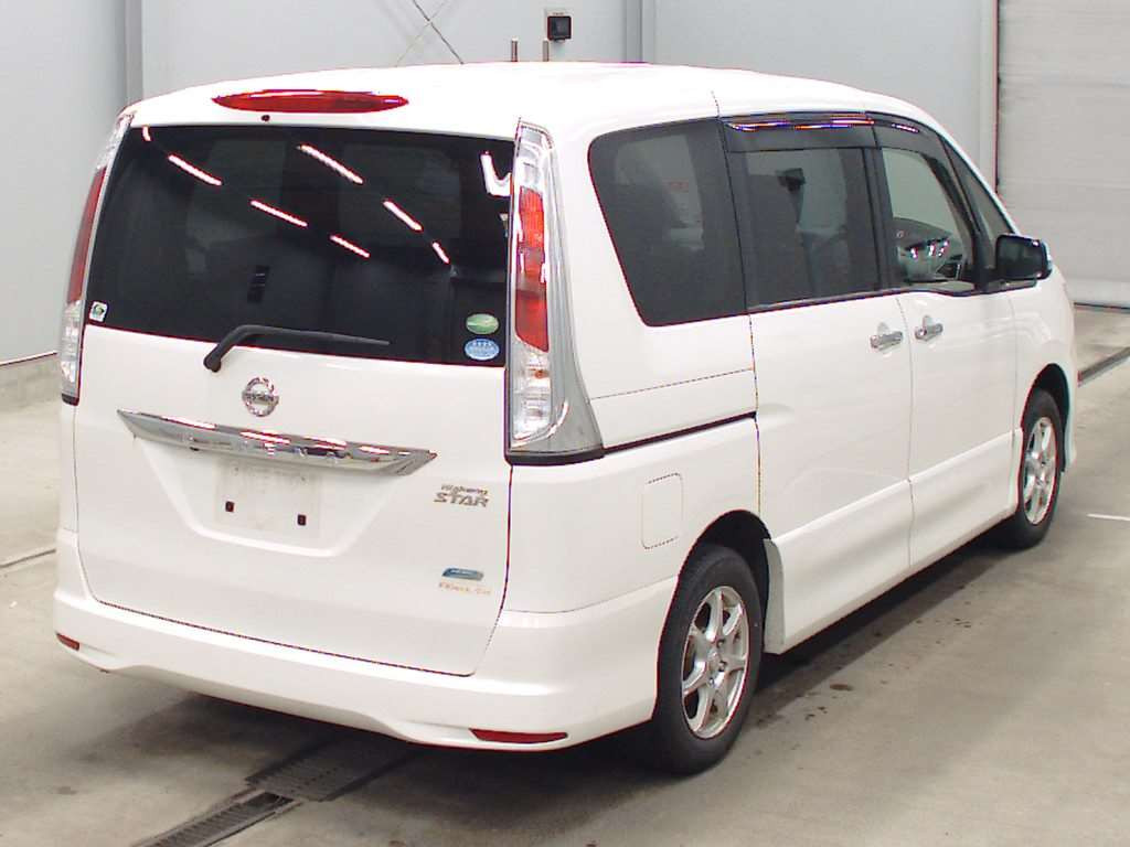 2013 Nissan Serena FNC26[1]