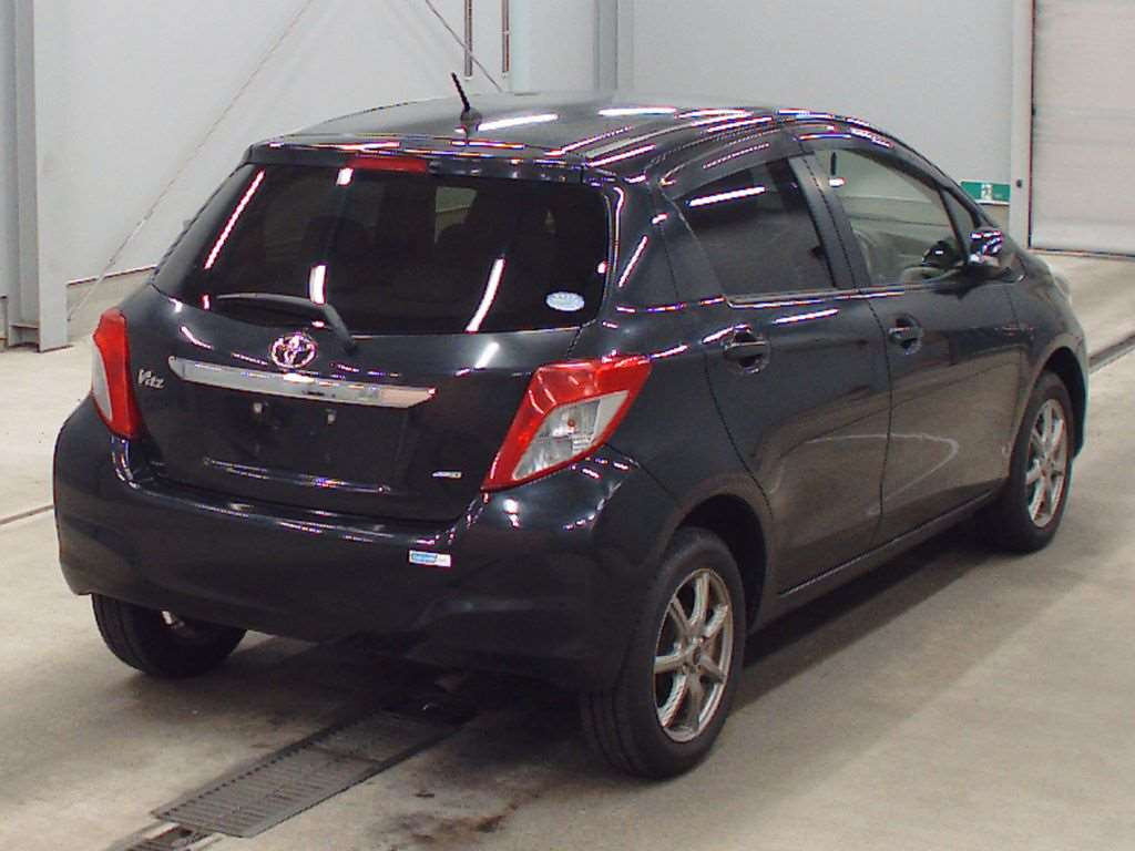 2014 Toyota Vitz NSP135[1]