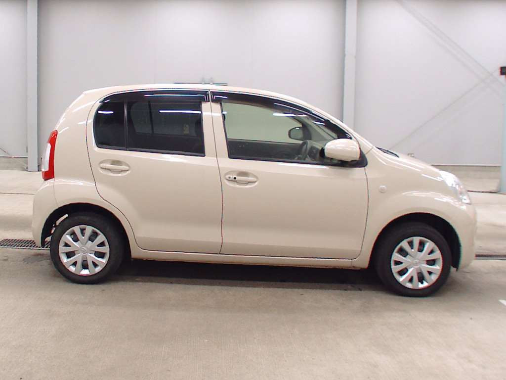 2015 Toyota Passo KGC30[2]