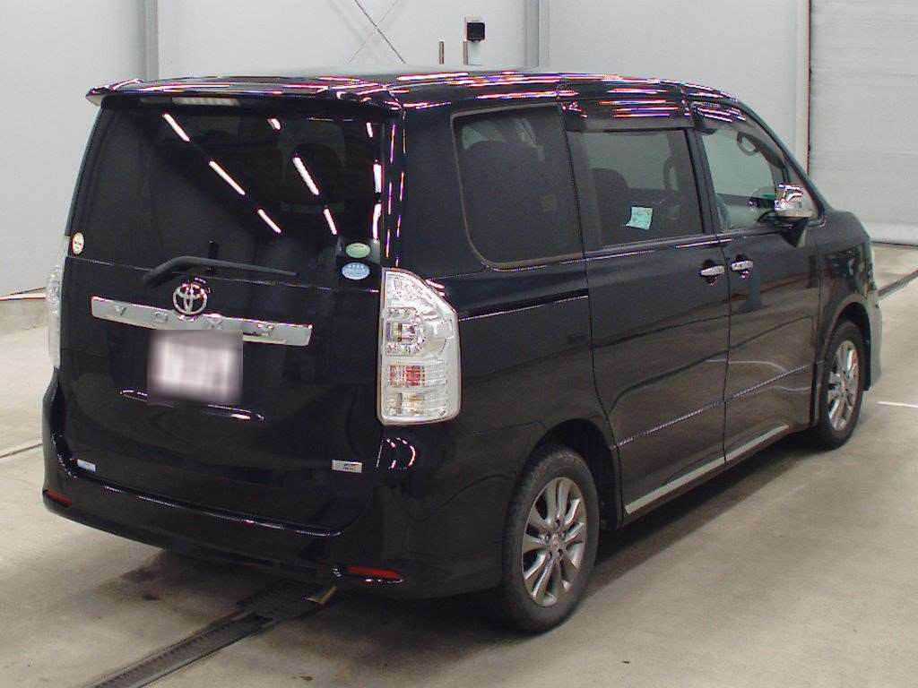 2012 Toyota Voxy ZRR75W[1]