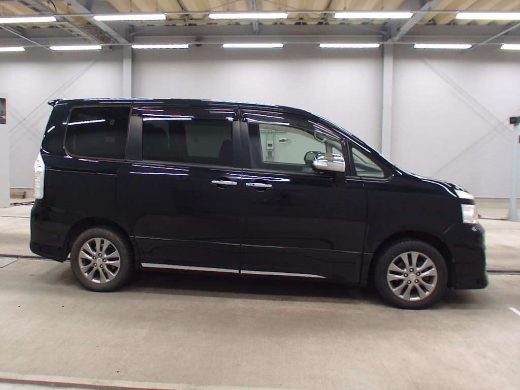 2012 Toyota Voxy ZRR75W[2]